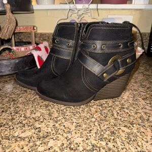 Sugar Black Wedge Ankle Booties w/ Buckle Detail – Size 7